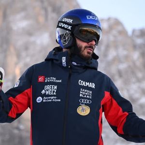 "Révélations sur l'état de santé de Cyprien Sarrazin après son grave accident de ski : un long processus de rééducation en cours"