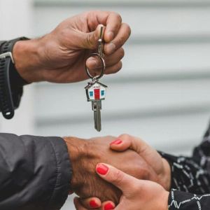 "Découvrez le voyage magique par échange de maison comme dans le film The Holiday"