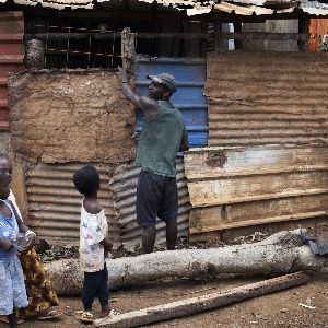 "Incroyable ! Les bidonvilles de Mayotte reconstruits en un temps record après le passage du cyclone"