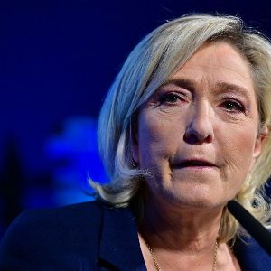 "Incroyable ! Marine Le Pen élue personnalité préférée des Français : ses fans déjà prêts pour 2027 !"