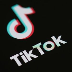 "Influenceur algérien arrêté en France : scandale sur TikTok !"