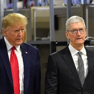 "Le PDG d'Apple Tim Cook débourse un million de dollars pour l'investiture de Donald Trump"