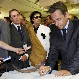 "Sarkozy-Kadhafi : l'incroyable saga résumée au cinéma par Mediapart"