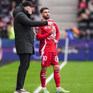 "Scandale à Brest : Éric Roy critique ses joueurs après la défaite contre Angers et s'interroge sur leur niveau avant la Ligue des champions"