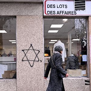 "Alerte ! Des étoiles de David taguées près de l’épicerie de l'attentat de l’Hypercacher à Vincennes, une enquête déclenchée"