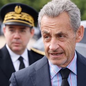 "Choquant ! Nicolas Sarkozy pourrait échapper au bracelet électronique lors de son procès pour soupçons de financement libyen"