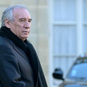 "Explosion de tensions : François Bayrou face à une impasse politique"