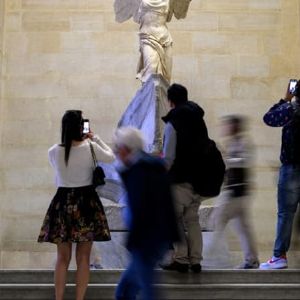 Incroyable ! Le Louvre attire toujours autant de visiteurs en 2024 malgré les Jeux Olympiques !