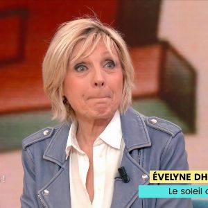 "Incroyable révélation : Evelyne Dhéliat dévoile un secret intime en direct !"