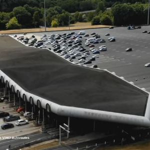 "Inédit en Île-de-France : Des travaux sur l'A10 pour charger des voitures électriques en roulant"