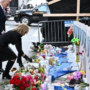 "Joe Biden émeut les États-Unis en rendant hommage aux victimes de l'attaque à La Nouvelle-Orléans"