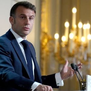 Macron lance un appel à l'acharnement contre le terrorisme après l'attentat contre Charlie Hebdo