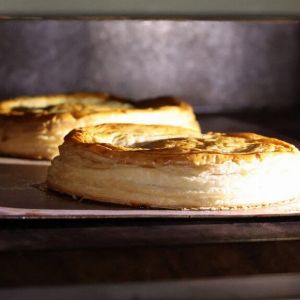 "Osez l'audace avec ces recettes de galette des rois framboise/pistache et mangue/coco"