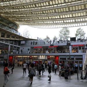 "URW cède 15% du Forum des Halles à la Caisse des dépôts : découvrez le montant de la transaction"