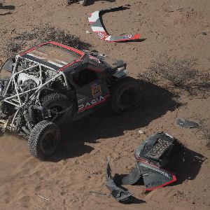 "Choc à Dakar 2025 : Sébastien Loeb accidenté, les images spectaculaires de sa voiture en tonneaux"