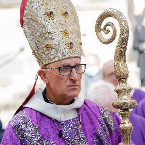 "Choc ! Le Vatican contraint Mgr Dominique Rey, évêque conservateur de Toulon, à démissionner"