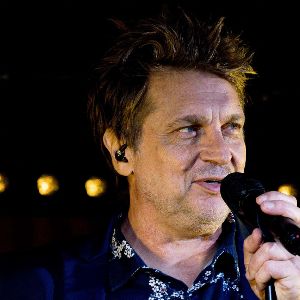 "Confessions surprenantes : quand Didier Gustin parle de Johnny Hallyday"