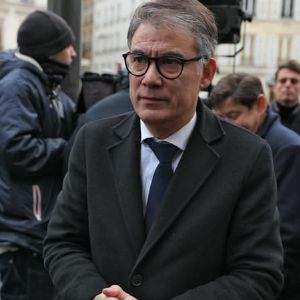 "Faure et Bayrou cherchent un compromis pour le budget 2025 et éviter le chaos"