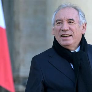 "François Bayrou reçoit les partenaires sociaux : des échanges cruciaux en vue"