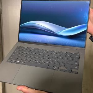 "Incroyable ! Asus révolutionne le marché des PC portables avec le Zenbook 14 ultra-léger au CES 2025"