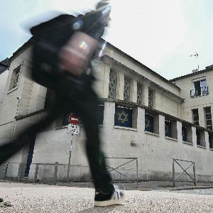 "Incroyable ! Des tags antisémites découverts sur une synagogue déjà incendiée à Rouen"