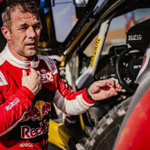 "Incroyable ! Sébastien Loeb impliqué dans un spectaculaire accident au Dakar 2025"