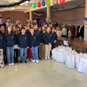 "Incroyable transformation à l'école de l'Aéroport de Marck: découvrez les uniformes scolaires des élèves!"