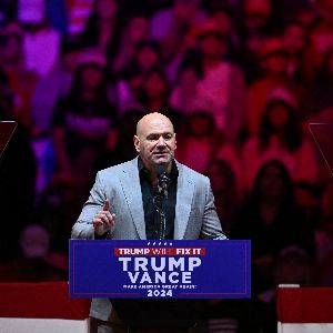 "Le boss du MMA Dana White, fervent supporter de Trump, rejoint le conseil d'administration de Meta pour révolutionner les réseaux sociaux"