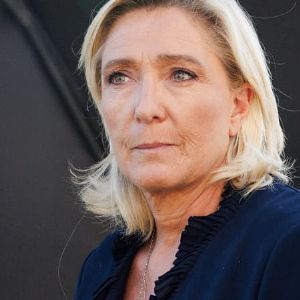 "Le choc de Marine Le Pen en apprenant la mort de Jean-Marie Le Pen pendant son vol de retour de Mayotte"