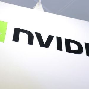 "Le succès fulgurant de Nvidia : une ovation au CES 2025 après deux heures d'attente"