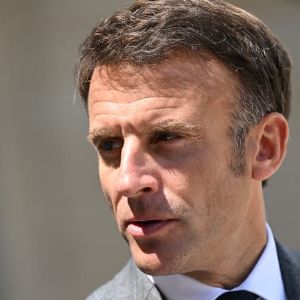 "Macron offre l'aide de la France aux victimes du séisme au Tibet : Réaction internationale face à la catastrophe"