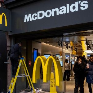 "McDonald's au Royaume-Uni : scandale de harcèlement, racisme et homophobie, des centaines d'employés portent plainte"