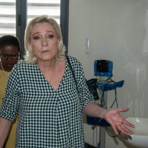 "Scandale à Mayotte : Marine Le Pen impliquée dans un accident de bateau, trois blessés"