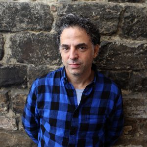 "Etgar Keret dévoile l'essence de l'humour juif et son pouvoir de résilience"