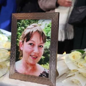 "Hommage émouvant à Hautmont pour Isabelle Mortaigne : 300 personnes réunies en mémoire de la victime de féminicide"