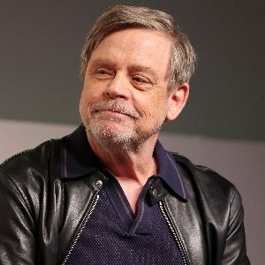 "Incendie à Los Angeles : Evacuation de célébrités comme Mark Hamill à cause des flammes!"