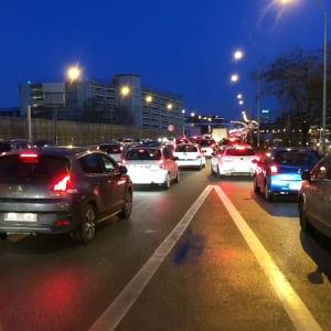 "Incroyable ! À Paris, les automobilistes ont passé l'équivalent de quatre jours dans les embouteillages en 2024"