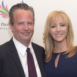 "Incroyable révélation de Lisa Kudrow sur un mot laissé par Matthew Perry dans un cadeau"