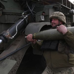 "Kiev frappe un site pétrolier russe alimentant les bombardements en Ukraine"