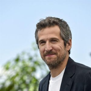 "Le coup de poing de Guillaume Canet sur Leonardo DiCaprio : les coulisses explosives du tournage de La Plage"