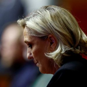 "Marine Le Pen célèbre son père avec émotion : "Bon vent, bonne mer Papa""