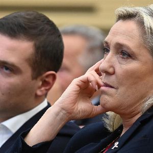 Marine Le Pen sous le feu des critiques après la publication d'une photo en larmes par Paris Match