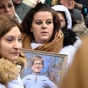 "Révélations choc : la mère de Lucas publie un livre poignant contre le harcèlement scolaire"