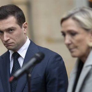 "Scandale : Marine Le Pen en larmes dans l’avion de retour de Mayotte, Jordan Bardella choqué par la fuite"