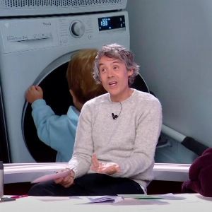 Yann Barthès réagit avec malaise à une question sur son âge dans Quotidien