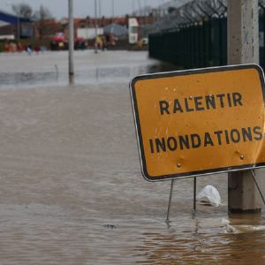 "Alerte aux inondations en Normandie : images chocs de Pont-l'Évêque, Gournay-en-Bray et Honfleur"