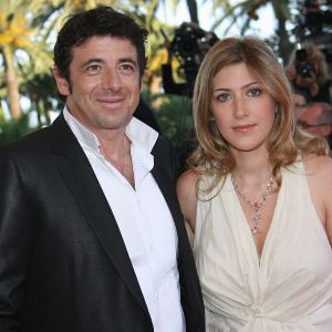 "Alerte incendie à Hollywood : Amanda Sthers rejoint Patrick Bruel dans la tourmente des flammes !"