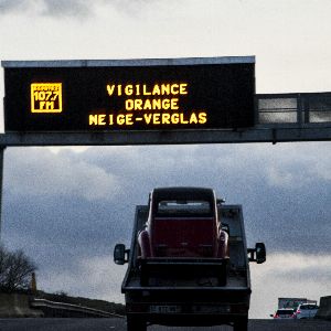 "Alerte météo tragique : 2 décès et plusieurs blessés dans le Nord, 10 départements en vigilance orange"