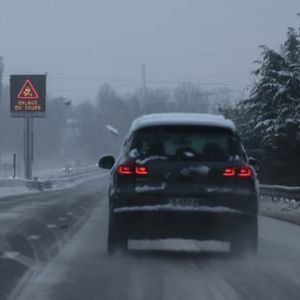 "Alerte neige-verglas : réduction des limitations de vitesse prolongée jusqu'à vendredi matin dans les Hauts-de-France"