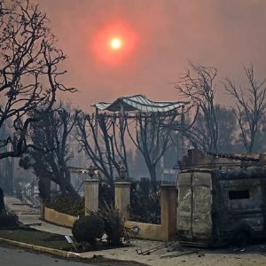 "🔥🔥🔥 Apocalypse à Los Angeles: Pacific Palisades dévasté par un incendie monstrueux 🔥🔥🔥"